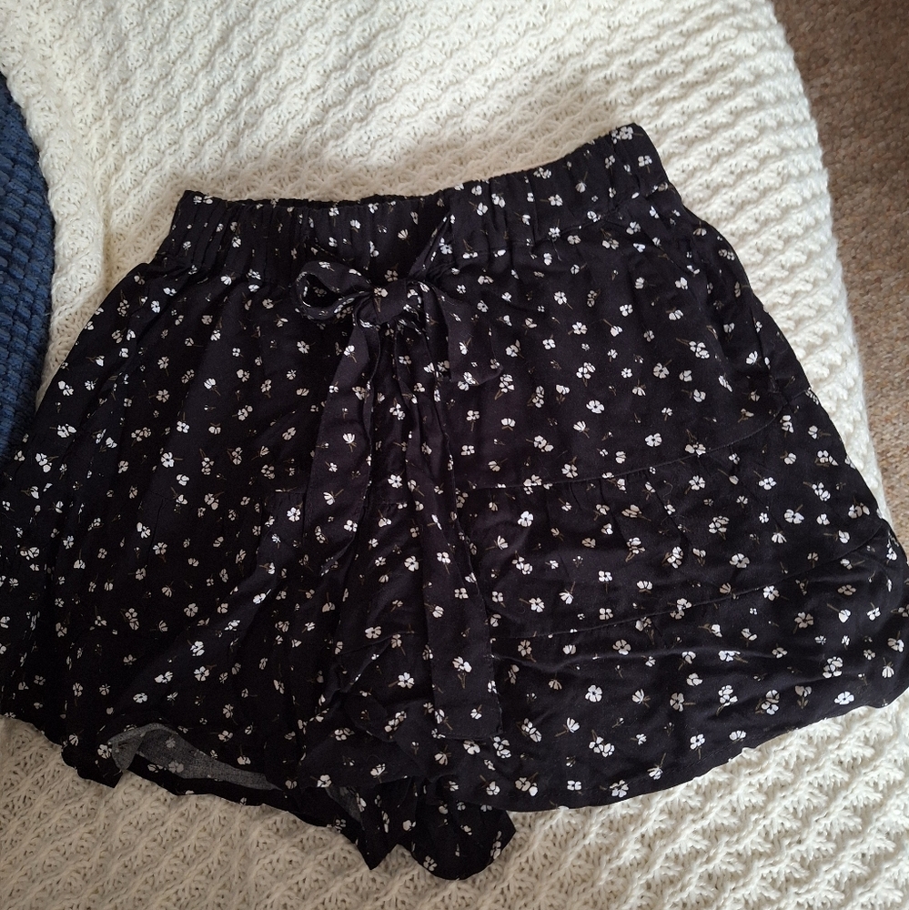High Rise Floral Black Women's Shorts, Size XS, NWT's
